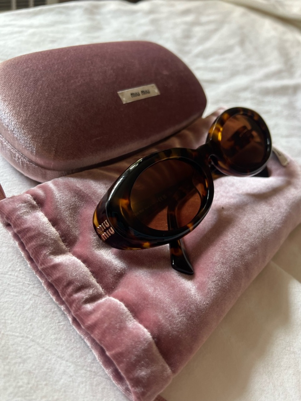 Miu Miu Reverie Sunglasses EUC - Picture 3 of 9